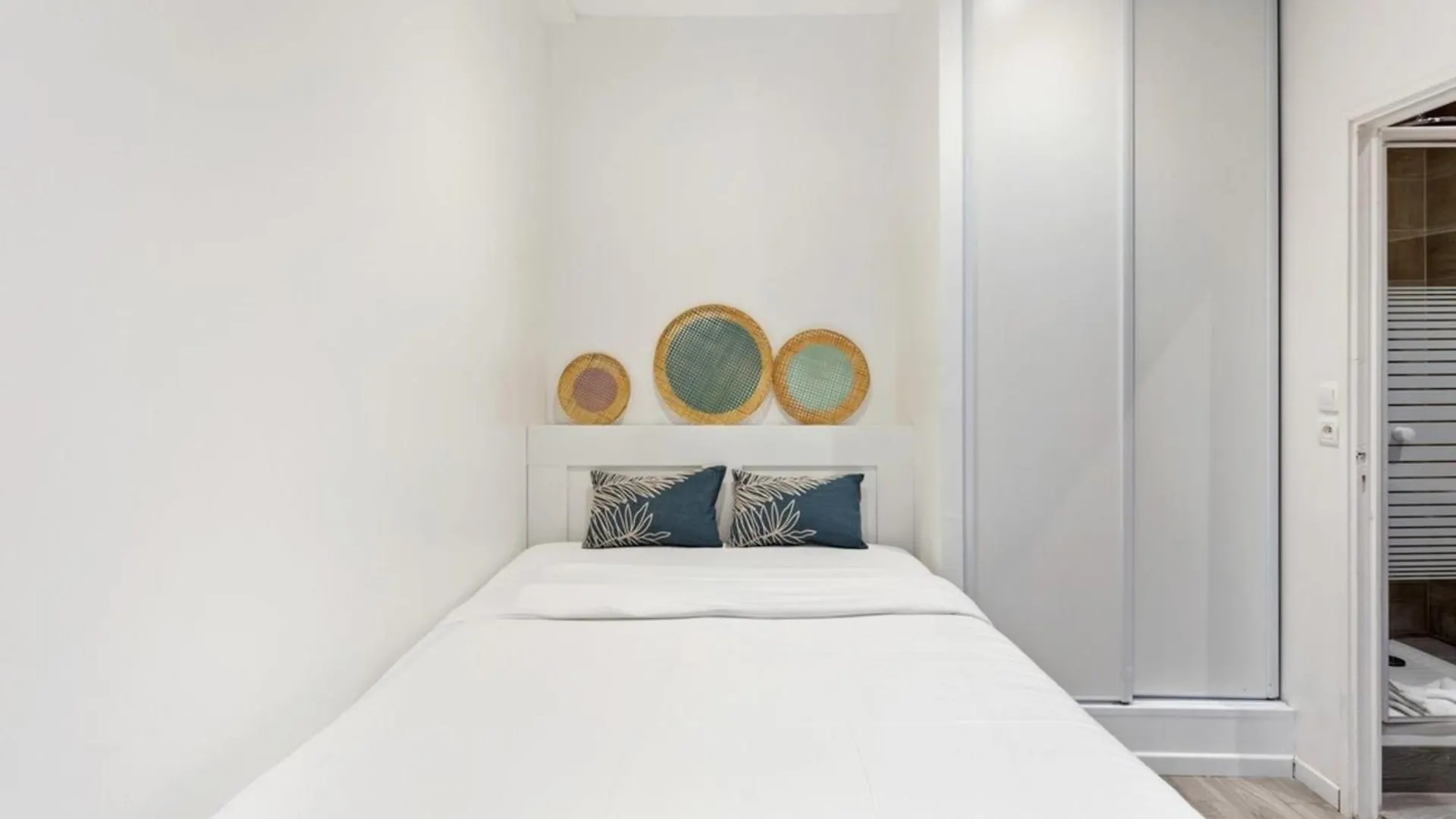 Apartment Bright & Modern Studio In *