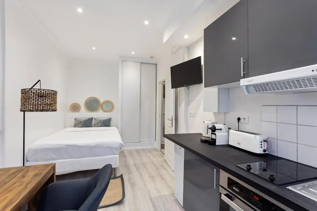 Bright & Modern Studio In Paris